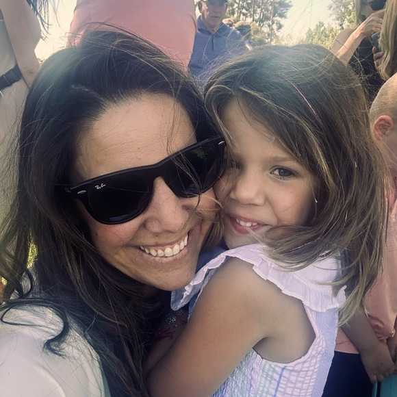 Meet your Posher, Aly - Picture 1 of 4